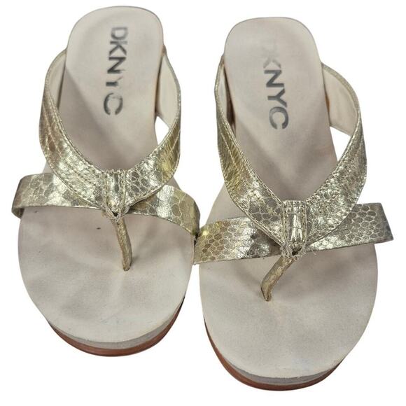DKNYC Gold Thong Wedge Sandals 8 - Picture 1 of 6